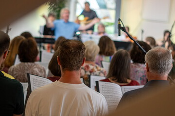Der Jahresfest-Projektchor bereicherte den Festgottesdienst mit Liedern unterschiedlicher Musikgenres