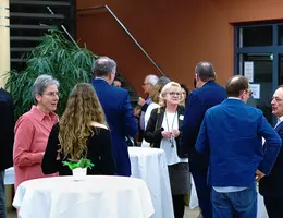 Interessierte Besucher/innen beim Jahresempfang 2025