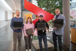 Die Vector Informatik GmbH übergibt 14 Notebooks an die Diakonie Korntal und Wilhelmsdorf