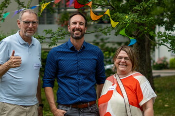 V.l.n.r.: Andreas Wieland (Geschäftsführer der Diakonie Korntal und Wilhelmsdort), Alexander Noak (Bürgermeister Korntal-Münchingen), Heidi Happes (Bereichsleitung der Kindertageseinrichtungen der Diakonie Korntal)